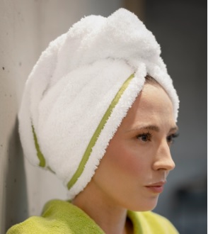 SURF HAIR TOWEL juuste kuivatamise rätik, 100% puuvill, 1 suurus_ 68x25cm ja 3 värvikombinatsiooni. Hind 76 € (km-ga)